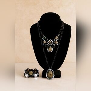 Chic Black and Gold Necklace Set